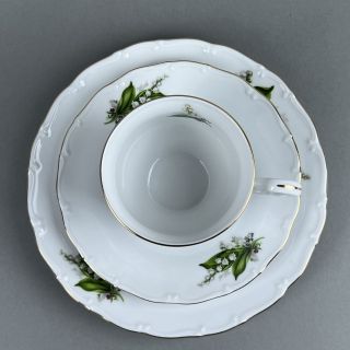 Pro chvíle, kdy si chcete dopřát něco skutečně výjimečného. 🌿✨ Tato porcelánová sada pro jednoho zdobená jemnými...